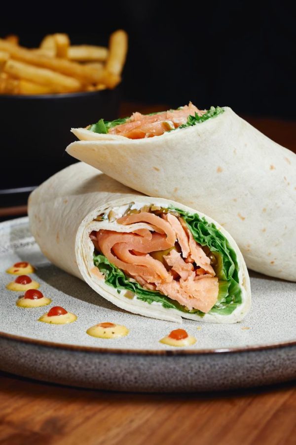 Wrap de Salmón/Incluye Papas fritas